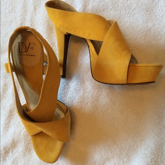 NWT Pristine DVF Yellow Suede Platform Heels  10M - Picture 2 of 8